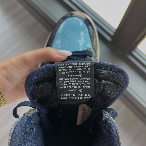 Jordan 1 Retro High UNC Patent Women’s - Picture 6 of 8